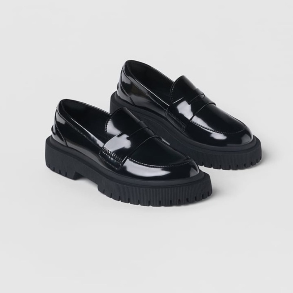 Zara Girls Black Patent Leather Loafers Size 31